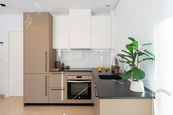 Nye moderne rekkehus kun 500 meter fra stranden i La Marina - 3 soverom, takterrasse og fellesbasseng