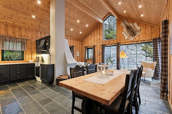 DNB Eiendom v/Tobias Sture har gleden av å presentere Stedjerotten 17 - den perfekte familiehytta med sentral beliggenhet på Bortelid