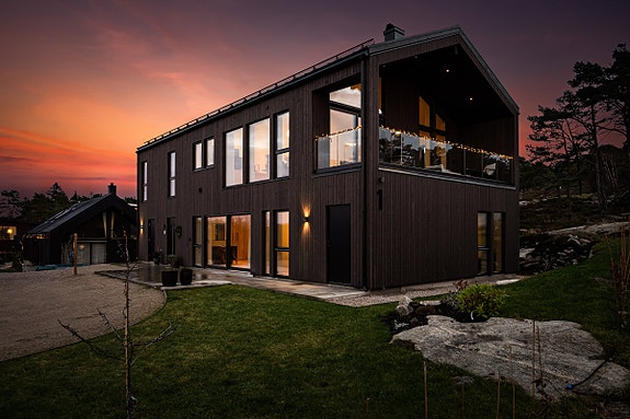 Velkommen til Nedre Langgårdslia 1 - presentert av Kenneth Graarud Olsen i Krogsveen. Fotograf; Kristoffer Kristiansen.