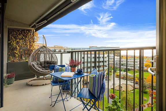 Martine Skillberg v. DNB Eiendom har gleden av å presentere denne 5-roms borettslagsleiligheten i Ulven Park på hele 110 kvm!