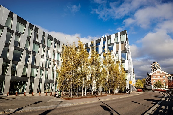 Hovedinngang til bygget.