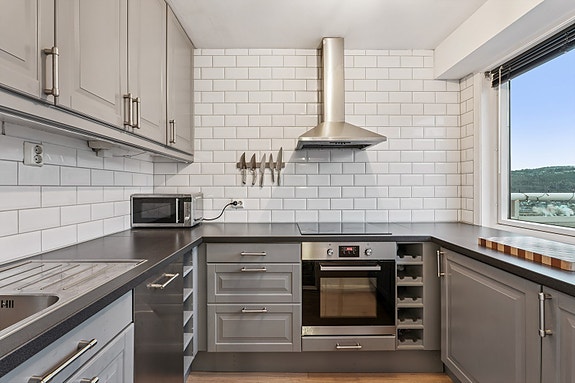 Meget pent og praktisk kjøkken