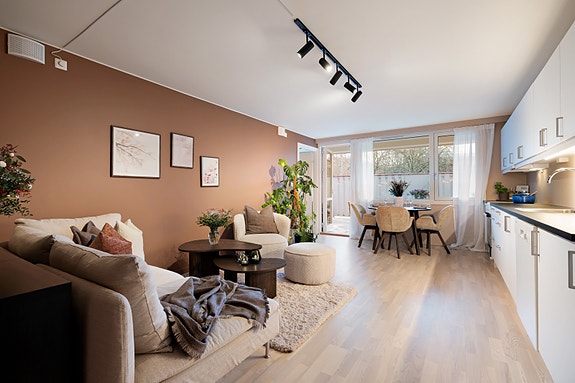 Velkommen til Lindebergåsen 49, presentert av Schala & Partners ved Kjerstin Falkum, tlf. 922 04 707.