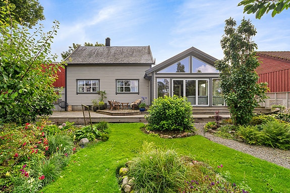 Velkommen til Smedavegen 3! Presentert av Kristoffer Kverme i EiendomsMegler 1. Fotograf: Eivind Dirdal