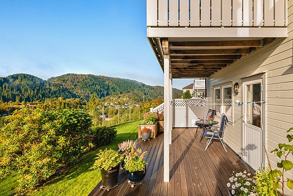 Eiendomsmegler 1 v/ Christel Svanevik Eide har gleden av å presentere Ramsbergsvegen 203!
Bilder: Terje Arntsen - Bark foto.