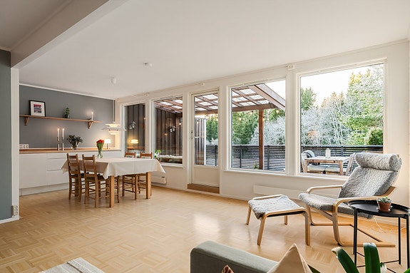 Aktiv Eiendomsmegling v/Vebjørn Nybrott har gleden av å presentere Arne Garborgs veg 45 D - En meget stilren terrasseleilighet. Foto: Vidar Alvik/ Grattis foto.