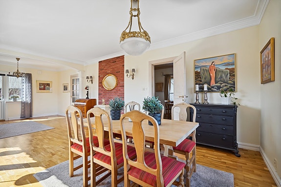 Spisegruppe praktisk plassert i tilknytning til kjøkken - 2. etasje