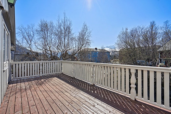 Her er det god plass til utemøbler