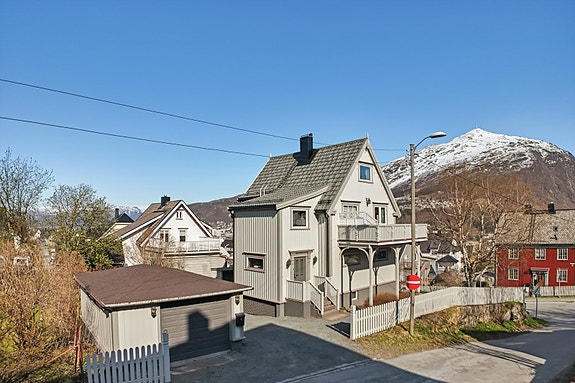 Ta kontakt med megler for å avtale visning!