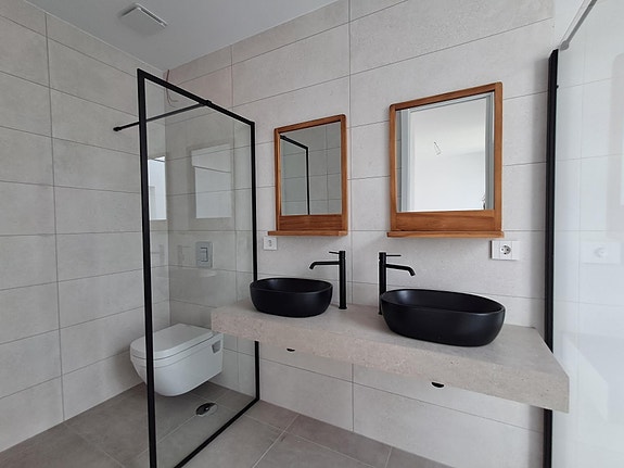 Eksklusivt villaprosjekt med privat basseng | 4 soverom og 3 bad | Nær strand og sentrum