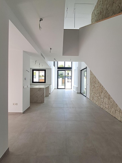 Eksklusivt villaprosjekt med privat basseng | 4 soverom og 3 bad | Nær strand og sentrum