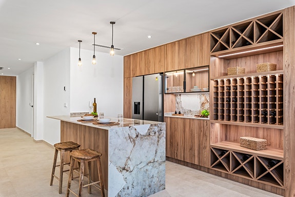 Luksuriøs villa med 4 soverom og 4 bad | Stort uteområde med basseng  | Høye kvaliteter | Underetasje med parkering