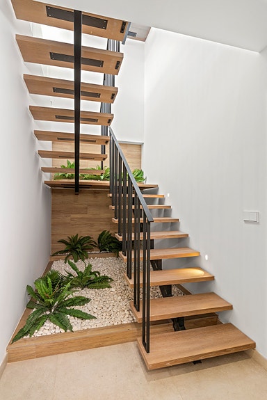 Luksuriøs villa med 4 soverom og 4 bad | Stort uteområde med basseng  | Høye kvaliteter | Underetasje med parkering