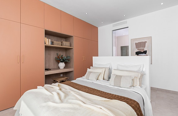 Luksuriøs villa med 4 soverom og 4 bad | Stort uteområde med basseng  | Høye kvaliteter | Underetasje med parkering