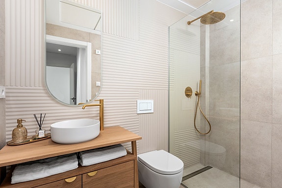 Luksuriøs villa med 4 soverom og 4 bad | Stort uteområde med basseng  | Høye kvaliteter | Underetasje med parkering