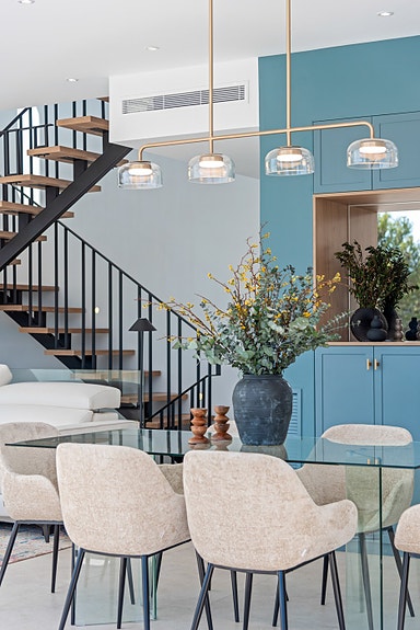 Luksuriøs villa med 4 soverom og 4 bad | Stort uteområde med basseng  | Høye kvaliteter | Underetasje med parkering