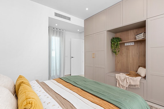 Luksuriøs villa med 4 soverom og 4 bad | Stort uteområde med basseng  | Høye kvaliteter | Underetasje med parkering