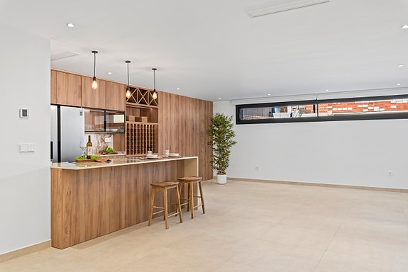 Luksuriøs villa med 4 soverom og 4 bad | Stort uteområde med basseng  | Høye kvaliteter | Underetasje med parkering