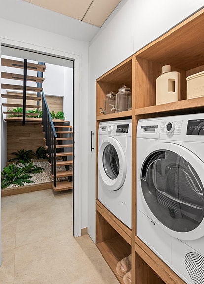 Luksuriøs villa med 4 soverom og 4 bad | Stort uteområde med basseng  | Høye kvaliteter | Underetasje med parkering