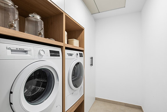 Luksuriøs villa med 4 soverom og 4 bad | Stort uteområde med basseng  | Høye kvaliteter | Underetasje med parkering