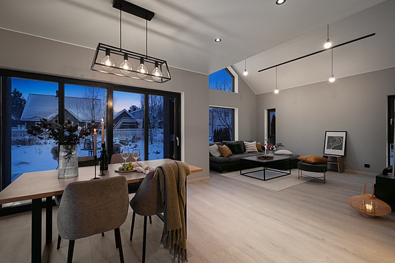 Velkommen til Slipervegen 33, presentert av Ingrid Bøhmer. Foto: Pil Branding (Kim Rognmo).