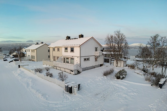 Eiendommen ligger i et attraktivt og rolig boligområde