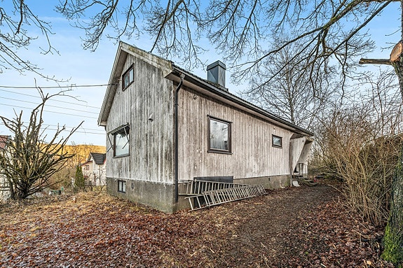 DNB Eiendom V/Kent Salte har gleden av å presentere Øvre Eikervei 135 - Et renoveringsobjekt med sentral beliggenhet på Pukerud/Gulskogen.