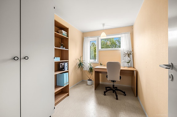 Soverom nr. 2 blir i dag brukt som et kontor.