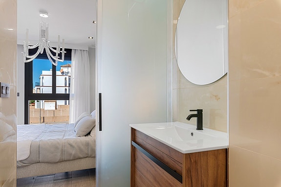 Få ledig! Penthouse-leilighet med 2 soverom | Takterrasse på 63 m2 | Kort vei til strand | Nydelige fellesområder