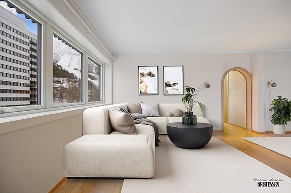 Digital møblering som viser hvordan stuen fint kan innredes med stor sofagruppe og lune soner