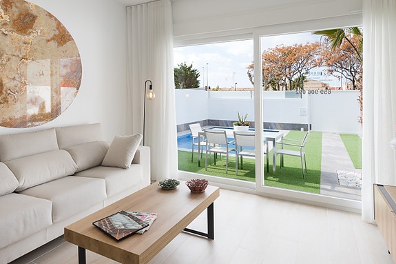 Nøkkelferdig! Rekkehus med 3 soverom | Stor terrasse og takterrasse | Hage og privat basseng