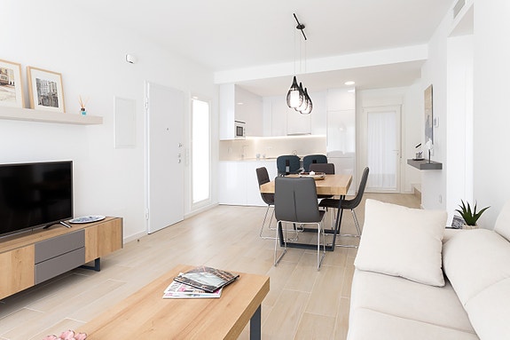 Nøkkelferdig! Rekkehus med 3 soverom | Stor terrasse og takterrasse | Hage og privat basseng