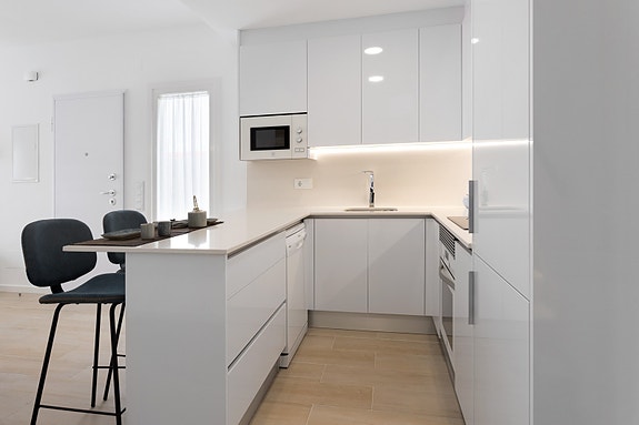 Nøkkelferdig! Rekkehus med 3 soverom | Stor terrasse og takterrasse | Hage og privat basseng