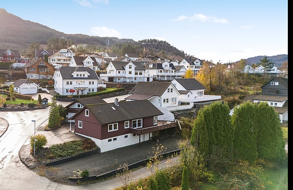 Velkommen til Vågshagen 45- presentert av eiendomsmegler Alexander Kvalevaag Skree v/ Aktiv Eiendomsmegling! | Fotograf: Mari Staveland