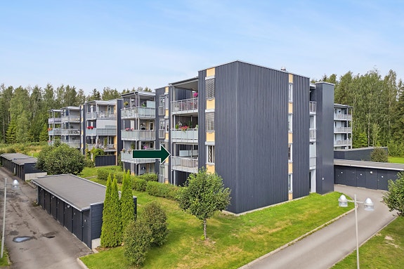 Velkommen til Olav Trygvasons gate 84D! Lettstelt og fin 4-roms leilighet i 2. etasje med heis, garasje og stor balkong.