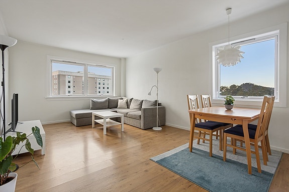 DNB Eiendom v/Andreas Ekerhovd presenterer en praktisk 4-roms i populære Hesjaholten Borettslag