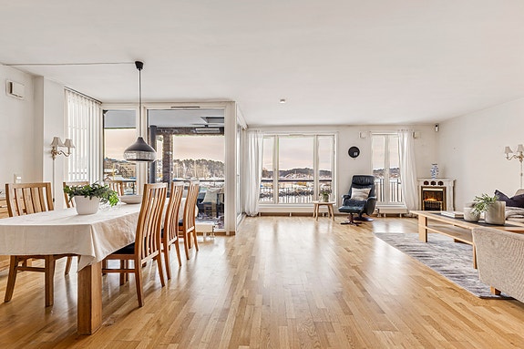 Velkommen til Lysaker brygge 30 - presentert av Elise Riise Johnsen, tlf. 90 11 08 66. Fotograf: Natalie Harlia v/Harlia Foto.