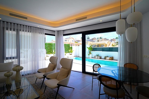 Luksusvilla med 3 soverom, privat basseng og takterrasse - Kun 2 boliger igjen