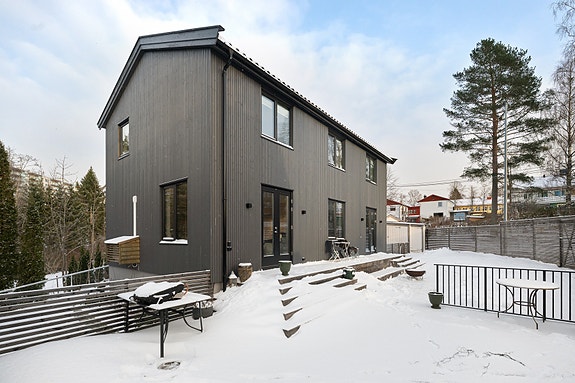 Velkommen til Pernilles vei 5B, presentert av Vegar Giæver v/ EIE eiendomsmegling Røa, Skøyen og Ullern. Foto: Arne Schram.