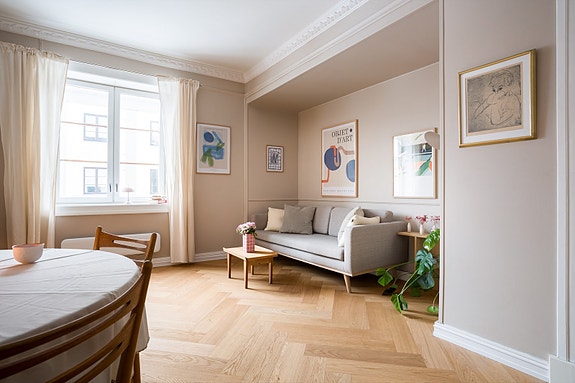 Velkommen til Uelands gate 34 - presentert av Malene sunde, v/ EiendomsMegler1. Foto: Hilde Hugsand.