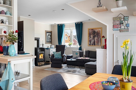 Koselig stue med peiseovn