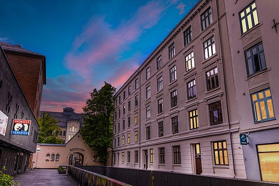Velkommen til Arbos gate 1C! Klassisk bygård fra 1897 med sentral og attraktiv beliggenhet på Majorstuen, rett ved nye Middelthunet