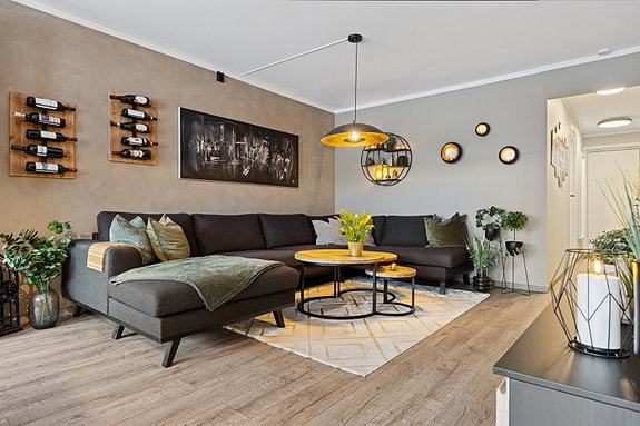 Proaktiv Eiendomsmegling ved Tore Resell og Jonas Maalø har gleden av å presentere en tiltalende og moderne 2-roms leilighet på svært populære Risvollan.