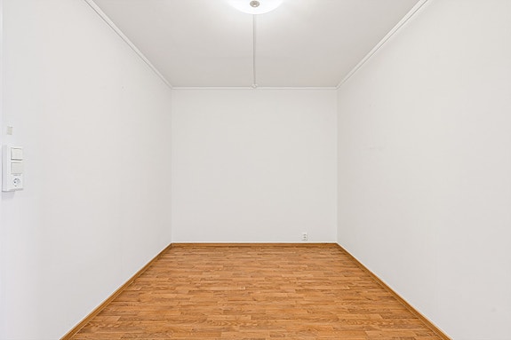 Stor spiseplass på kjøkken