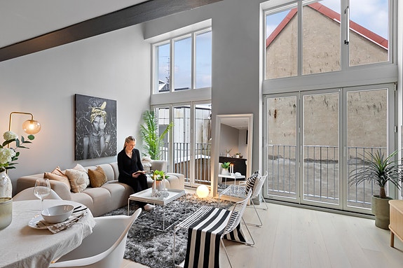 Eie Tønsberg v/ Hanna Sundby ønsker velkommen til Øvre Langgate 46! Foto: BK Foto (Bjørn Kjærra)