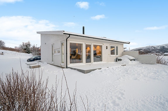 Velkommen til Ægirs vei 4 B - Presentert av EiendomsMegler1 Leknes. Foto: EFKT