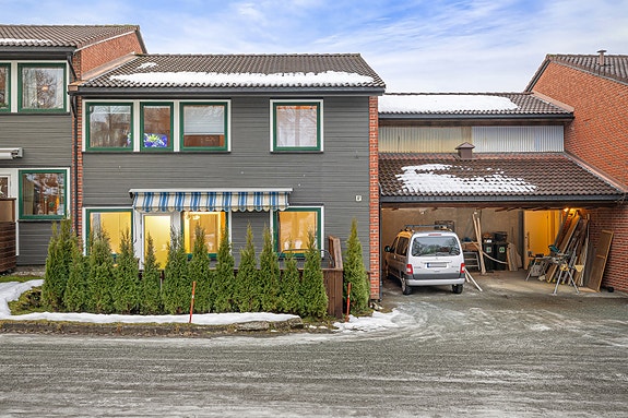 Velkommen til Midelfarts veg 8 B, presentert av EiendomsMegler 1 ved Christian Furuhaug Aa.