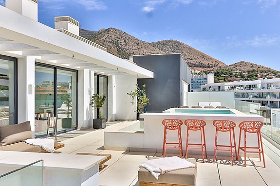 Penthouse med panoramautsikt mot havet | Privat basseng, stor takterrasse og 3 soverom