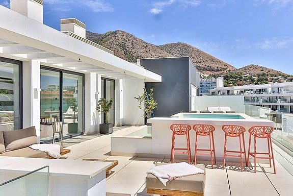 Penthouse med panoramautsikt mot havet | Privat basseng, stor takterrasse og 3 soverom