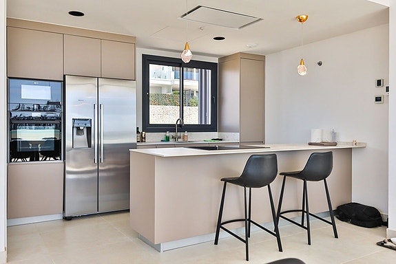 Penthouse med panoramautsikt mot havet | Privat basseng, stor takterrasse og 3 soverom